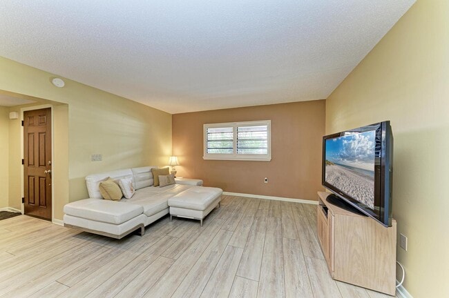 Building Photo - 4568 Red Maple Rd