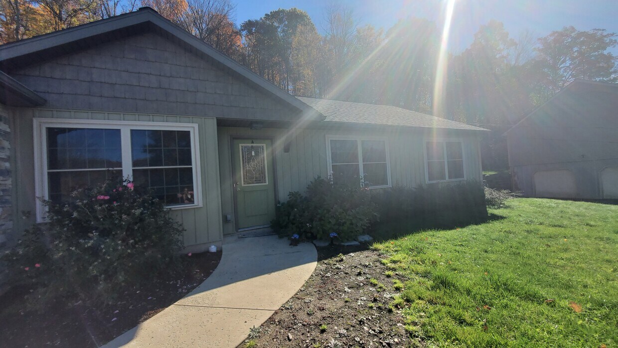 92 Harris St, Dallas, PA 18612 Townhome Rentals in Dallas PA