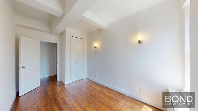 Building Photo - 160 W 73rd St