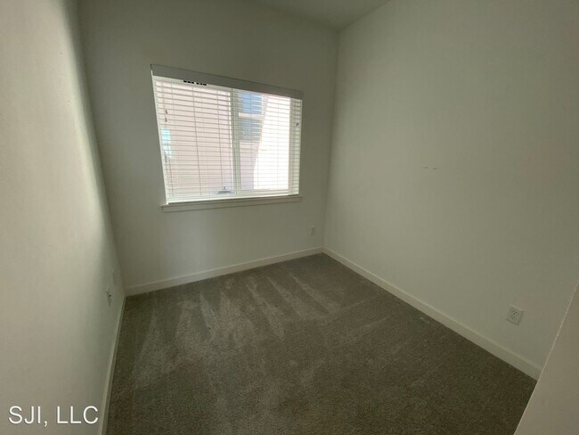 Building Photo - 3 br, 2 bath House - 605 Finnegan Way