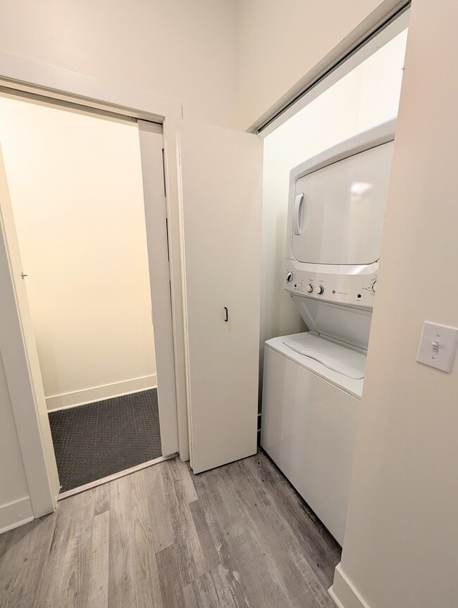 Building Photo - 1914 N Milwaukee Ave