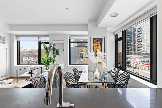 Foto del edificio - 300 Harrison Ave