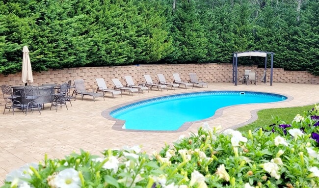 Foto del edificio - 126 Malloy Dr