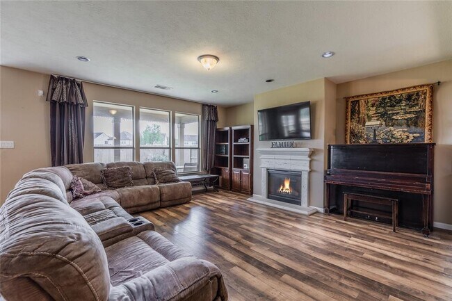 Building Photo - 11110 Hayden Falls Dr