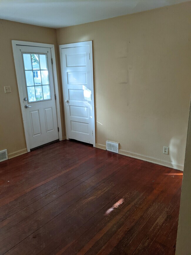 Foto del edificio - 608 N James St