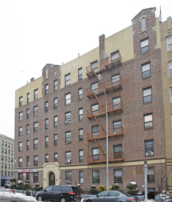 Foto del edificio - 8520 Fort Hamilton Pky
