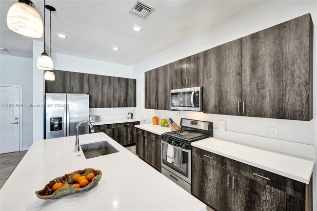 Foto del edificio - 4947 Whispering Way