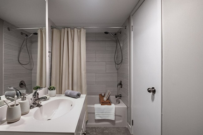 Building Photo - 15 Millwood Crescent