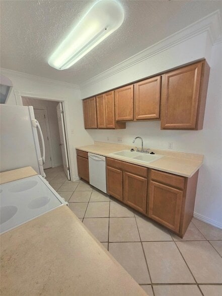 Building Photo - 15208 Spring Hill Ln