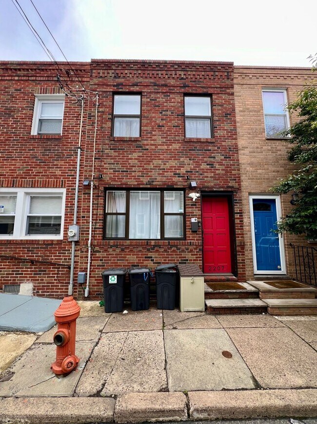 Building Photo - Stunning 2-Bedroom Townhome in Lower Moyam...