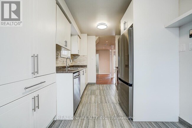 Building Photo - 1485 Torrington Dr