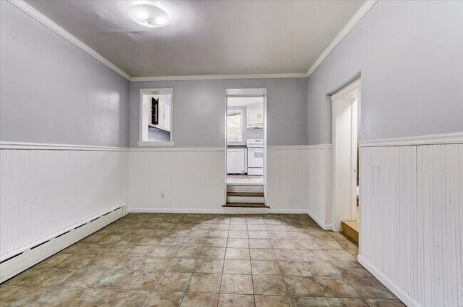 Building Photo - Off-Campus Student Housing Available June ...