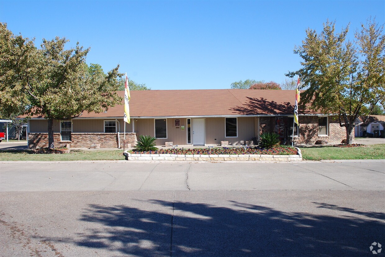 Oakwood Cove Apartments in Dallas, TX