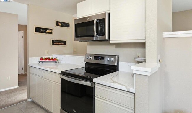 Building Photo - 8170 Mountain View Dr