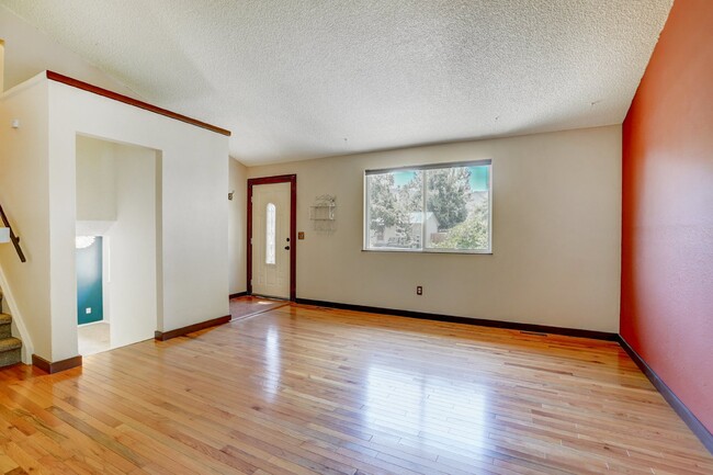Foto del edificio - $3,200.00 - 3 Bedrooms, 2 Bathrooms, Singl...