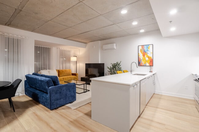 Building Photo - 450 Rue Saint-François-Xavier-SI ID1602032P