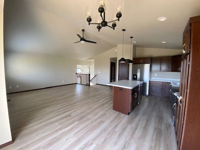 Foto del edificio - 6437 83rd Ave S