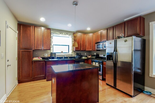 Foto del edificio - 6300 N Rockwell St