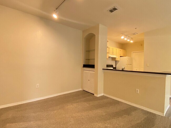 Foto del edificio - Second Floor 2BR/2BA Condo in Visconti in ...