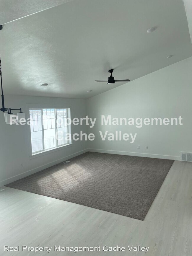 Building Photo - 6 br, 3 bath House - 524 W 3600 S