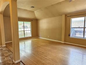 Building Photo - 2204 Zoa Dr