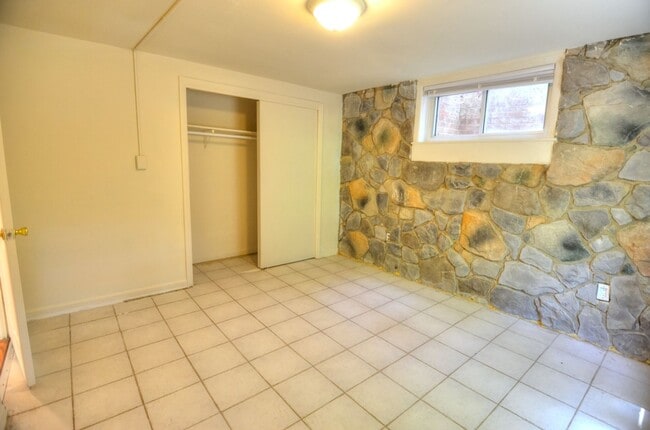 Building Photo - Affordable 2 Bedroom/1 Bathroom Near Southern Village!