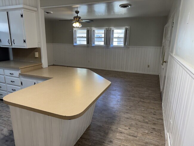 Foto del edificio - "Spacious 4-Bedroom Home with 2 Full Baths in Lubbock – 1,984 Sq Ft of Comfort!"