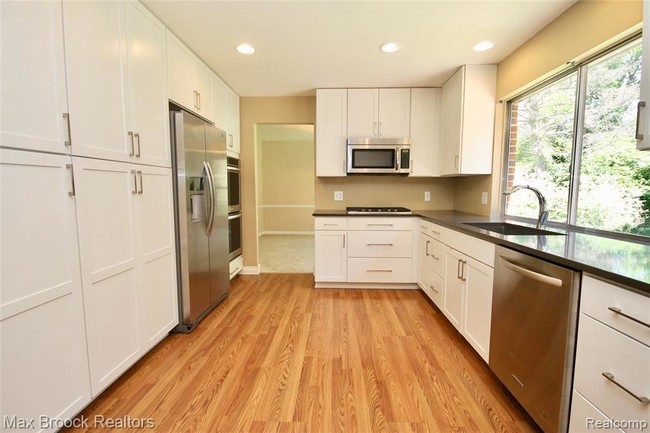 Foto del edificio - 4109 Shore Crest Dr