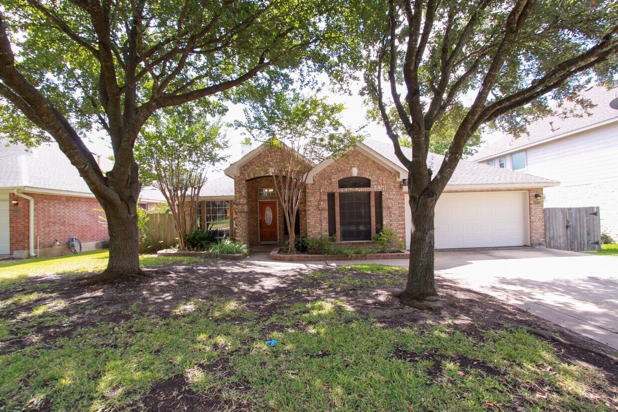Foto principal - Beautiful 4 Bedroom, 2 Bath Home in Round ...