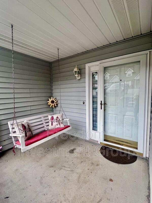 Building Photo - 2105 Silverbrook Dr