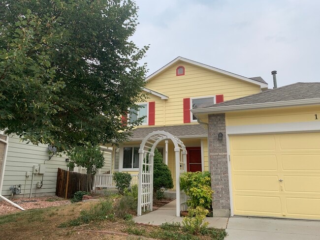 Front yard plus entry - 13158 Wyandot St