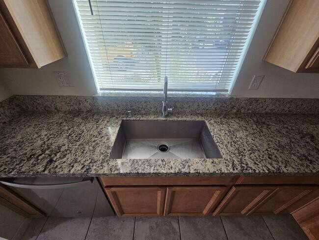 Foto del edificio - LOCATION, LOCATION, LOCATION 2 bedrooms an...