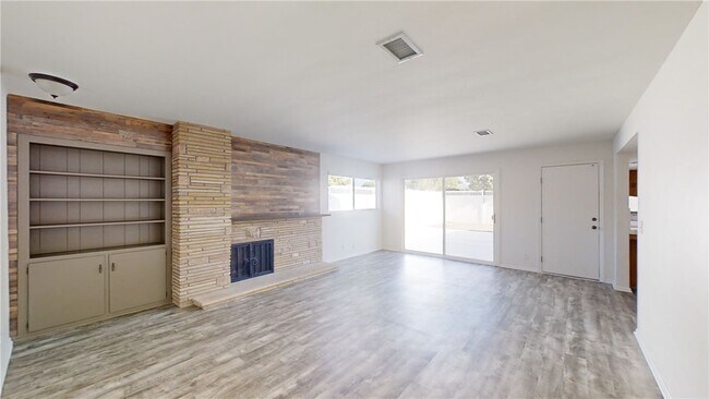 Foto del edificio - 2761 Coleridge Dr