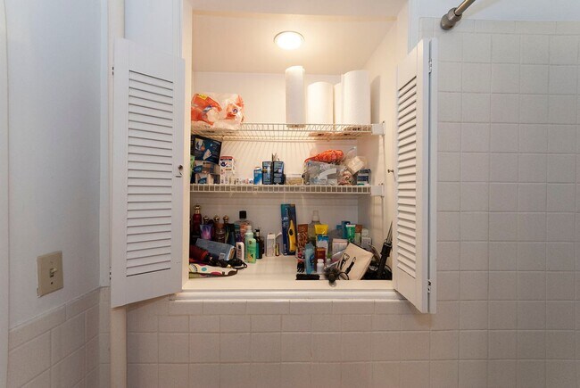 Building Photo - No Brokers Fee, No Security Deposit, Heat and Hot Water Included, Elevator, Laundry on a Site, St...