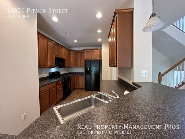 Building Photo - Qualify for a zero deposit? End unit backi...