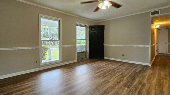 Building Photo - 304 Cedar Ln