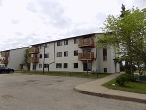 Building Photo - 8111-8196 96 St Building Photo - 8111-8196 96 St
