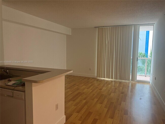 Foto del edificio - 5085 NW 7th St