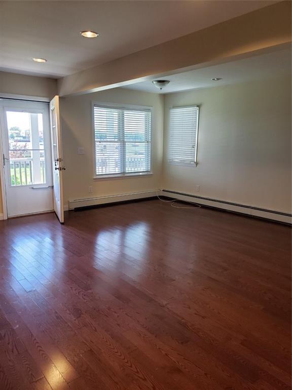 Foto del edificio - 3082 Emmons Ave