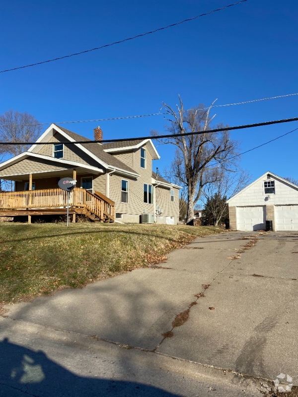 Building Photo - 3215 Schaeffer Dr SW