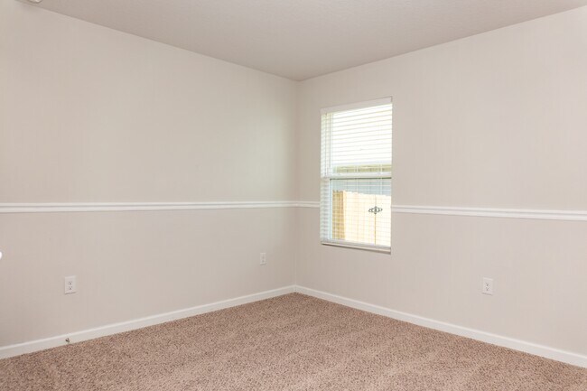 Building Photo - 216 Laurel Hl St