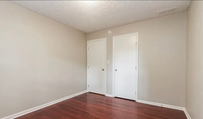 Foto del edificio - 874 Sleepy Hollow Pl