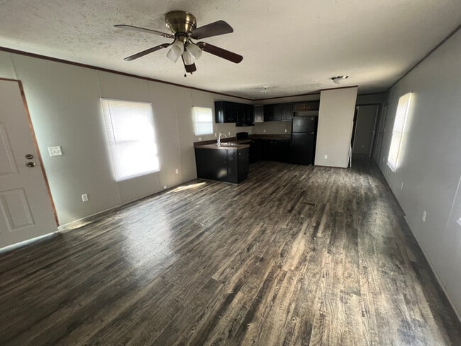 Building Photo - 40 Locust St