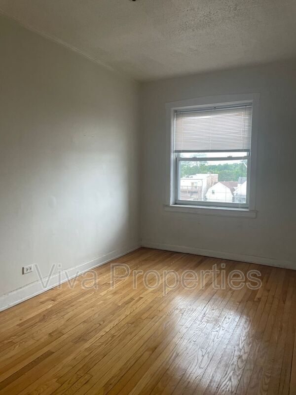 Building Photo - 1119 N Christiana Ave