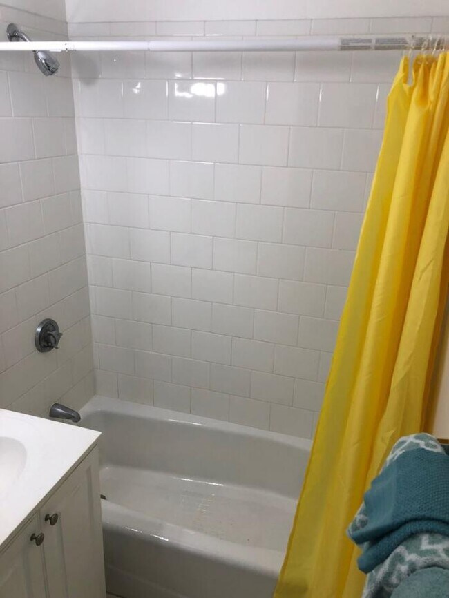 Building Photo - 1 bedroom in Boston MA 02132