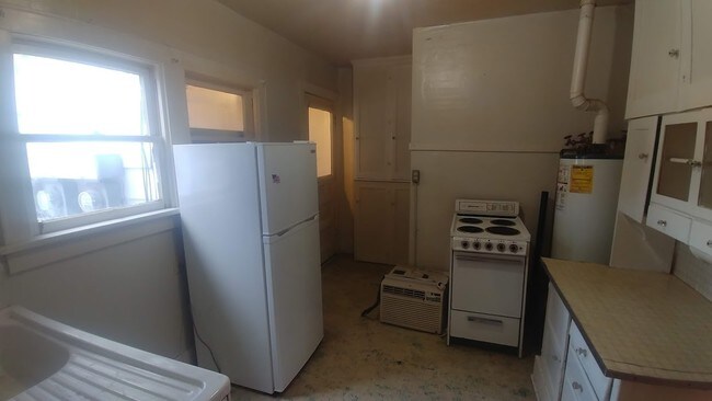 kitchen - 315 S 3rd St