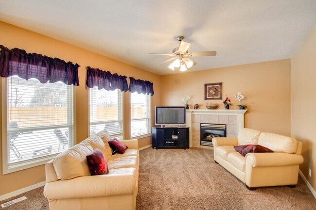 Building Photo - 4 Bedroom Home - Meridian