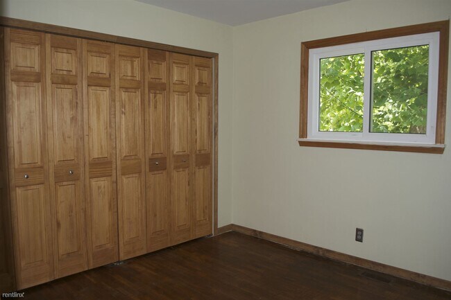 Building Photo - 3 br, 1 bath House - 603 Manor Dr