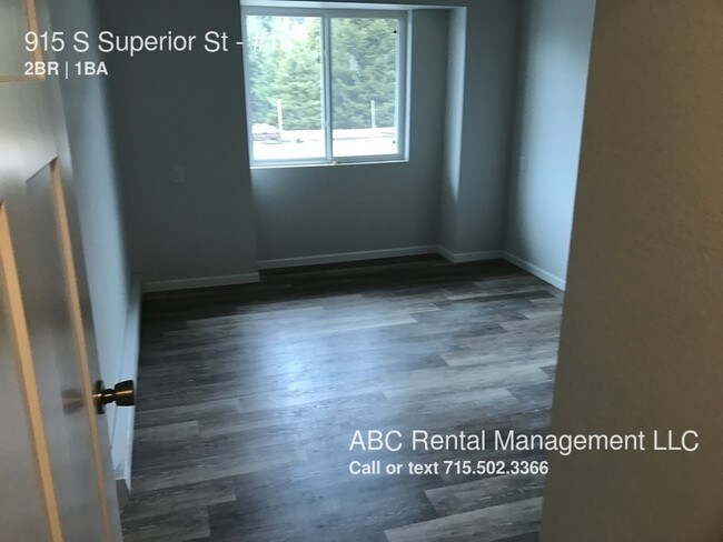 Building Photo - Retro-Modern 2 Bedroom