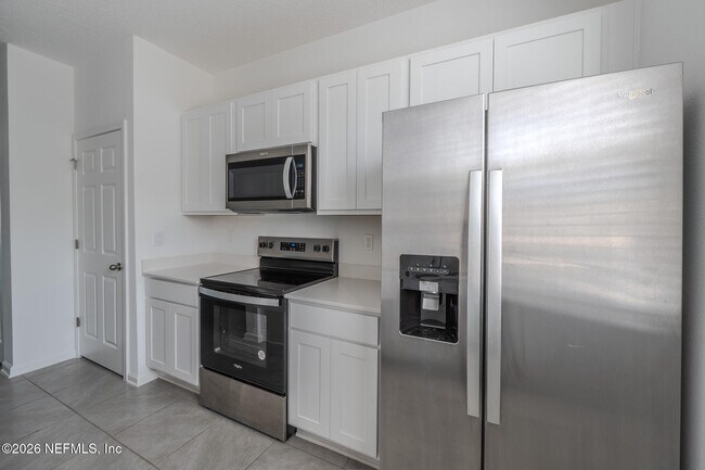 Foto del edificio - 244 Elmhurst Ln